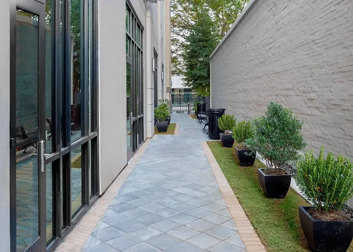 Courtyard By Marriott Atlanta Midtown Hotel